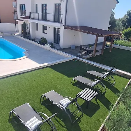 Seaside With A Swimming Pool Preko, Ugljan - 25492 Appartamento *