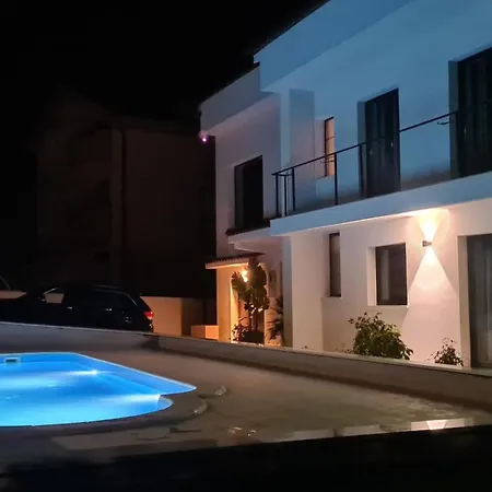 Seaside With A Swimming Pool Preko, Ugljan - 25492 Appartamento