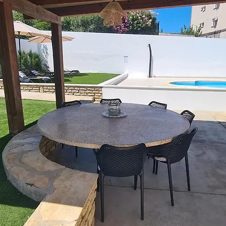 Appartamento Seaside With A Swimming Pool Preko, Ugljan - 25492 Preko